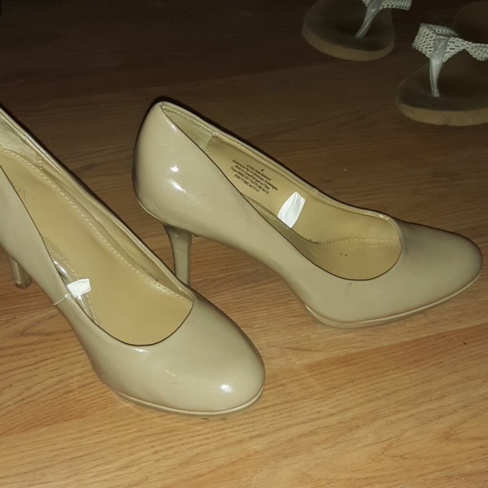 2for20! meroxa tan heels